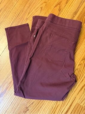 Burgundy Levi’s stretch Jeans, new w/o tags!
